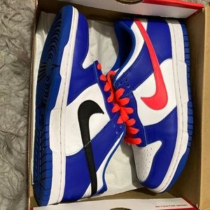 Nike Dunk Low
(Bright Crimson Game Royal)